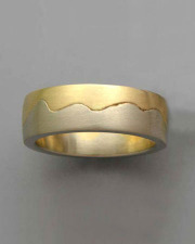 Bands 2-11: Two toned band in yellow and white gold with a random wave pattern