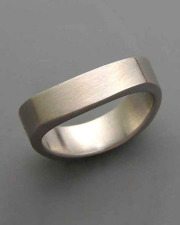 Bands 3-8: Curved squared band in white gold