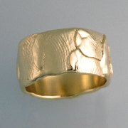 Bands 3-9: Finger print impressions in yellow gold