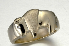 14kt. Yellow Gold ring with diamond eye