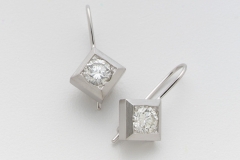 Earrings main image-Album-tn