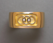 14karat Yellow gold band with interlocking rings, small Diamond
