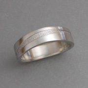 Platinum curved band with inlay of textured Platinum