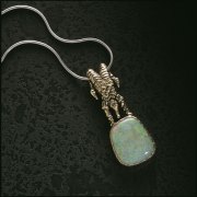 Necklace 2-9: Jester holding an opal in yellow gold