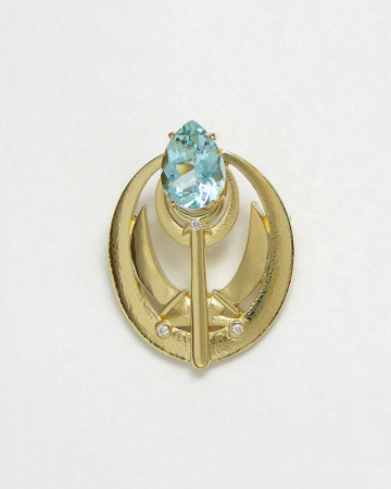 14kt. yellow gold and aquamarine brooch