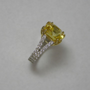 18k White gold ring with Yellow Sapphire in 18k Yellow gold prongs, side Diamonds
