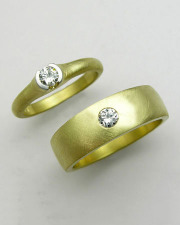 Engagement Ring 4-9: Round cut diamonds in yellow gold for a his and hers set